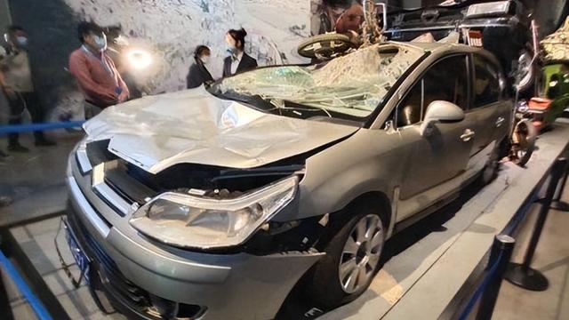汶川地震幸存的一輛“神車”：被紀念館收藏，只因車牌太特殊-圖1