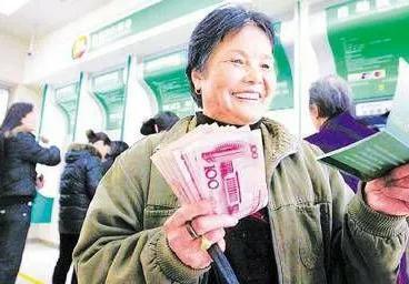 節省點財政支出給年輕人多關心一點吧，高退休金養三代實在不應該-圖4
