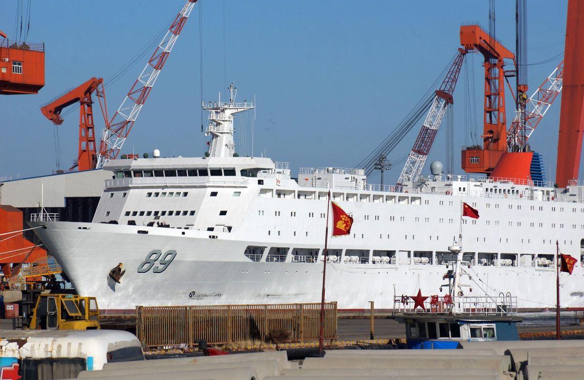 一夜過后，上海江南廠內，新航母的旁邊，又一艘巨艦突然出現了-圖3