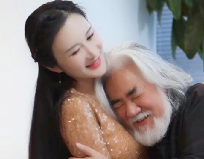 杜星霖：嫁大31歲的導演張紀中，婚后生一兒一女，他們是真心相愛-圖3