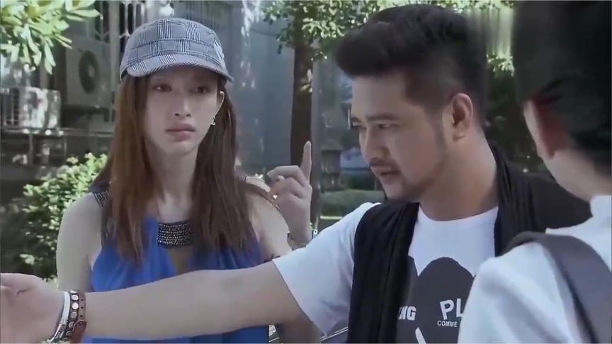 相對：閨蜜叫對象來接她，不料是自己丈夫，美女立馬火冒三丈！