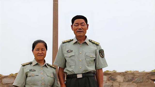 夫妻倆駐守孤島32年，沒(méi)水沒(méi)電沒(méi)居民，年薪5700，深夜靠喝酒壯膽-圖1