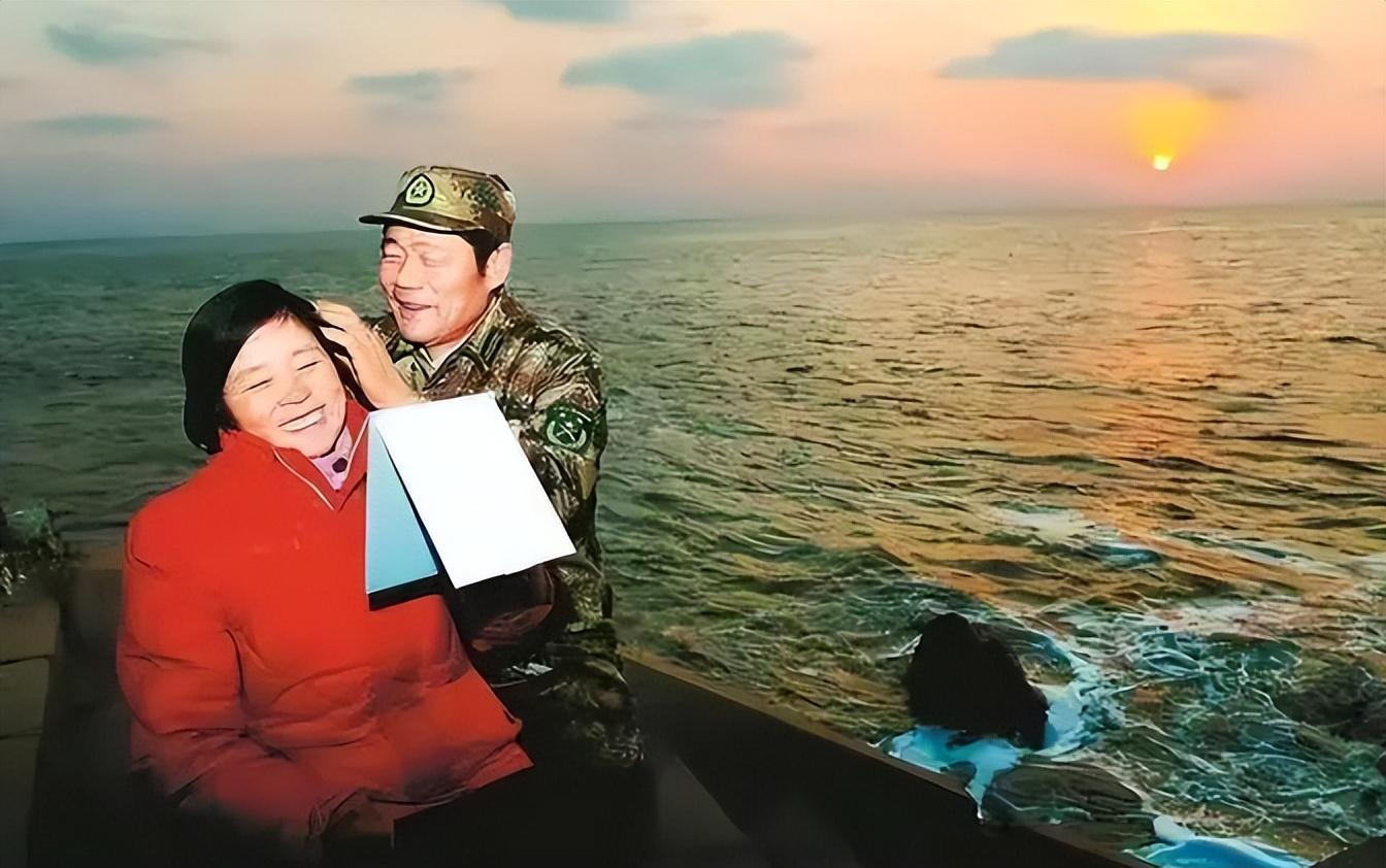 夫妻倆駐守孤島32年，沒(méi)水沒(méi)電沒(méi)居民，年薪5700，深夜靠喝酒壯膽-圖3